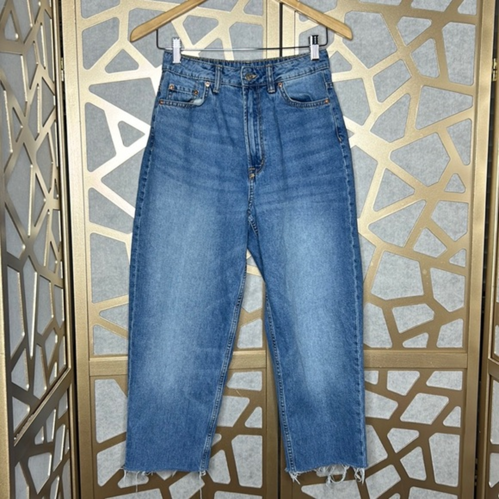 Divided H&M Raw Hem Cropped‎ Jean